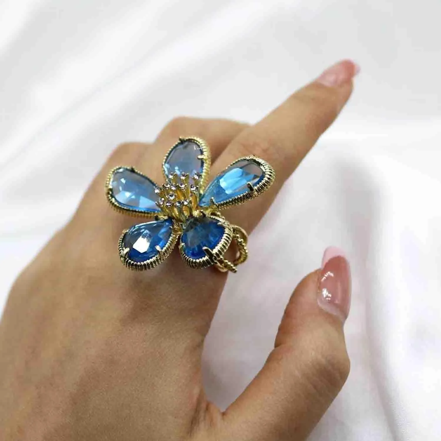 Adjustable Crystal Love Heart Cocktail Rings Elegant Open Rhinestone Engagement Wedding Statement Rings Uniquely Fashion Jewelry for Women Gift