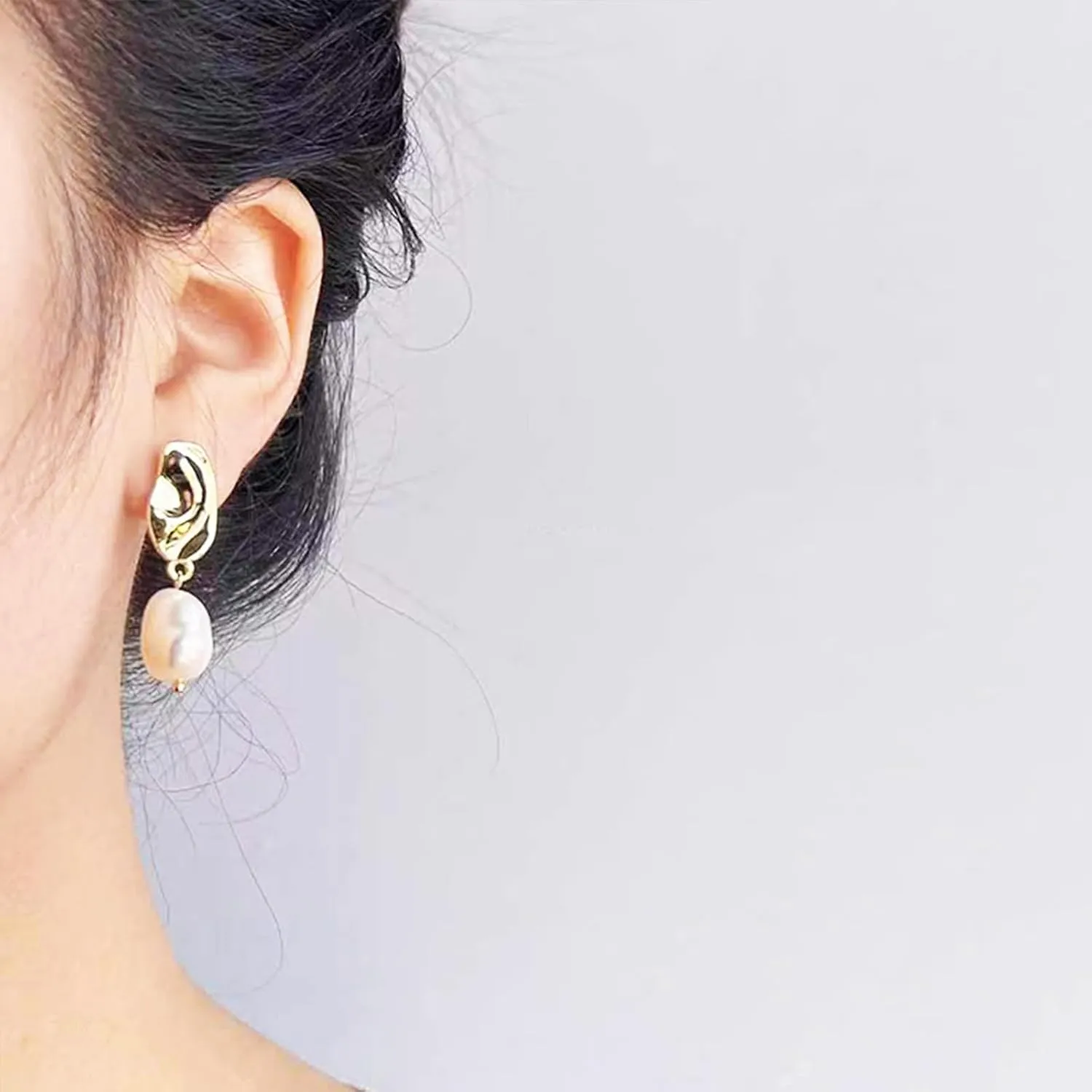 Baroque Pearls Earring for Women Retro Personality Dangle Drop Earrings Jewelry Plated Modern Wedding Eardrop Valentine Birthday for Her