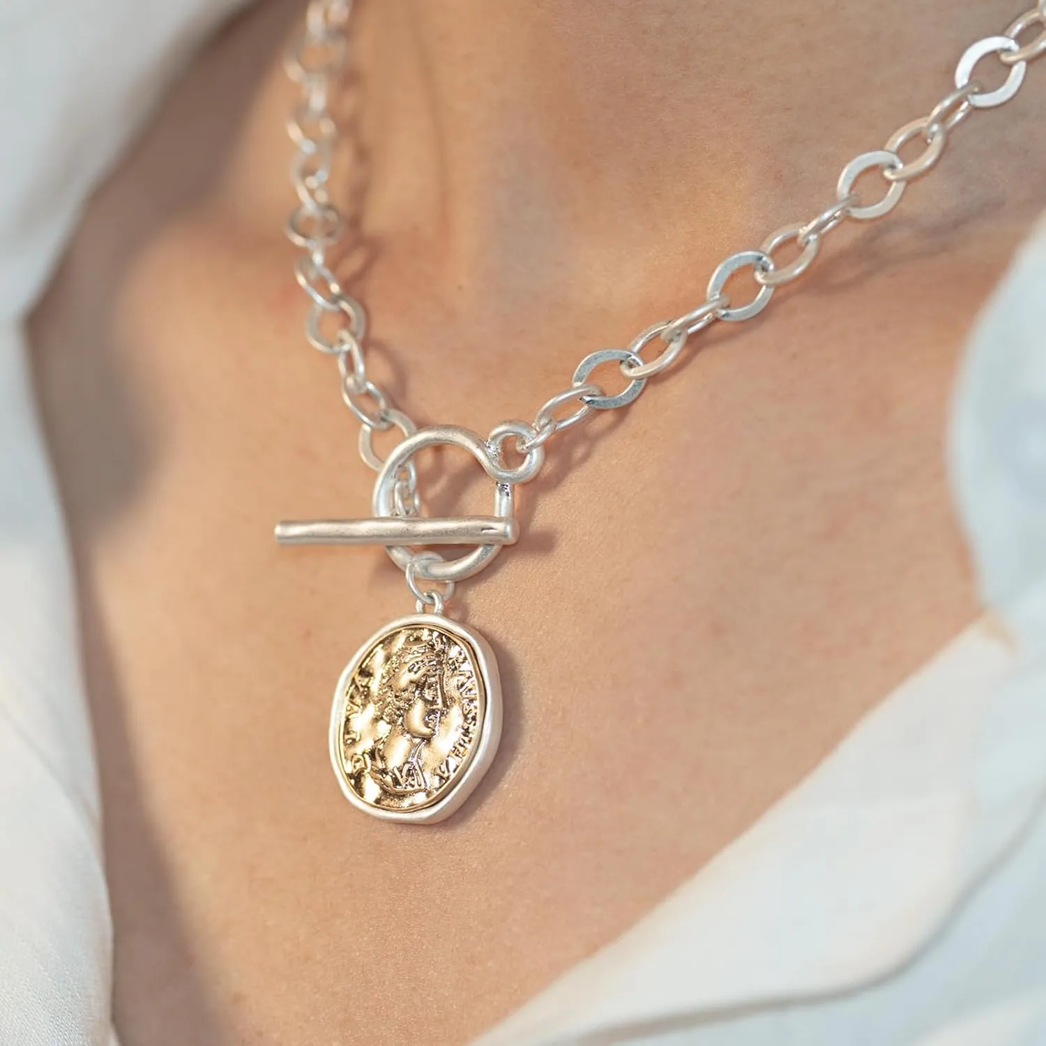 Chunky Gold Coin Pendant Necklace Trendy Layered Statement Chain for Women, Antique Toggle Design with Thick Link, Fashionable Necklaces for Women