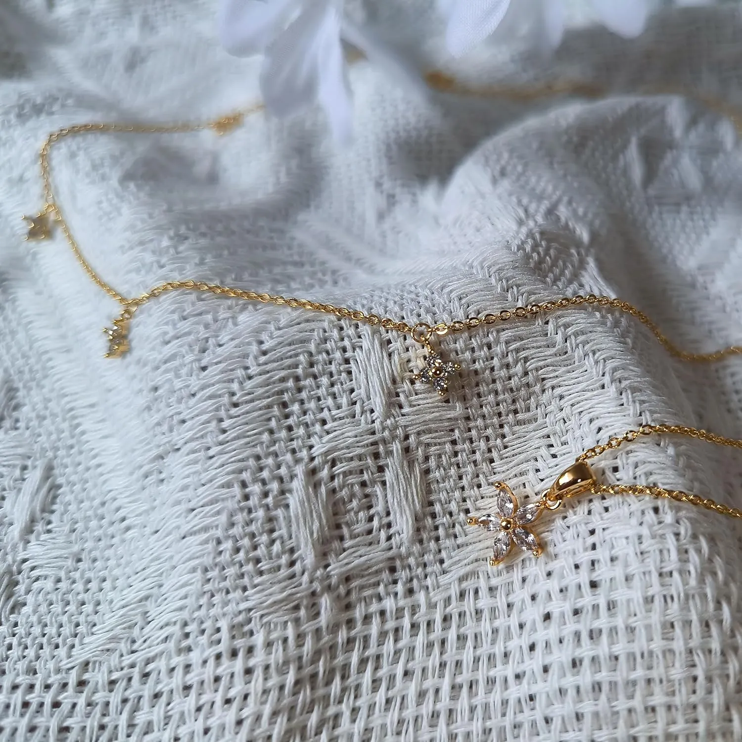 Dainty Choker Necklace for Women 18K Gold Plated Shining Dots Box Chain Sparkle Necklaces Cute Paperclip Link Herringbone Necklace Exquisite Jewelry Gifts for Mom Girlfriend