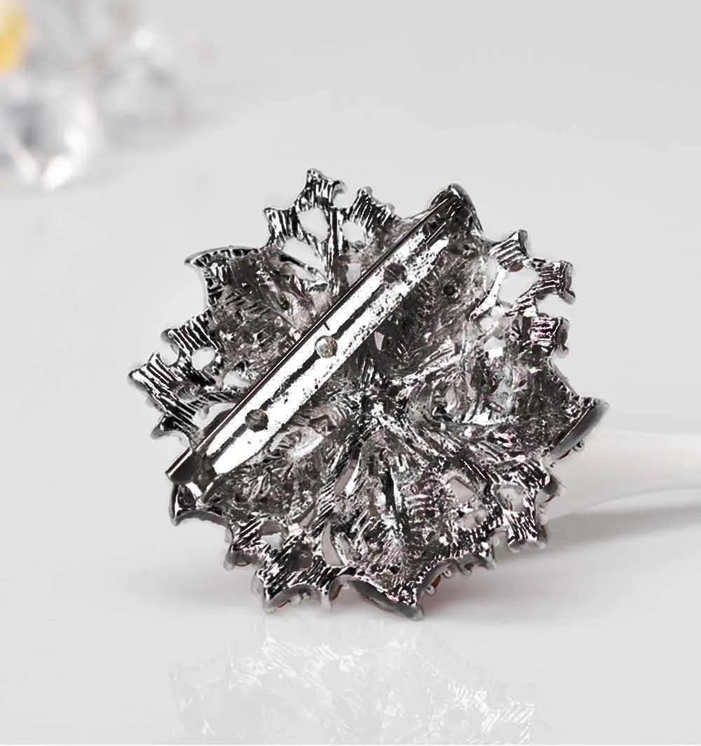 Ezing Fashion Jewelry Beautiful Silver Plated Rhinestone Crystal Brooch Pin for Woman