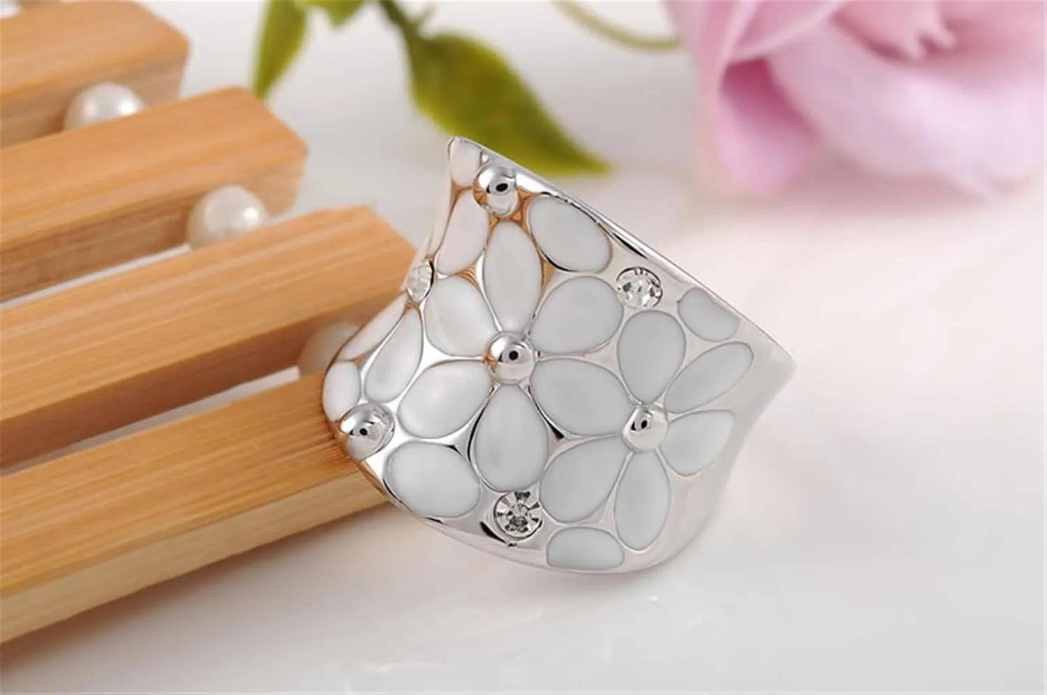 Fashion Month Womens Elegant Enamel Flower White Gold Band Bloom Petal Platinum Wedding Engagement Ring Crystal Inlay
