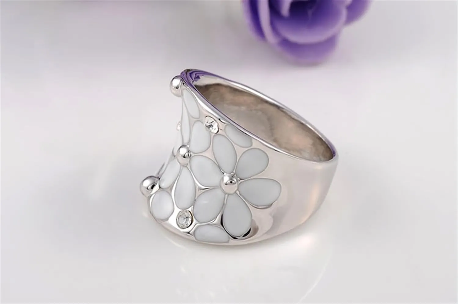 Fashion Month Womens Elegant Enamel Flower White Gold Band Bloom Petal Platinum Wedding Engagement Ring Crystal Inlay