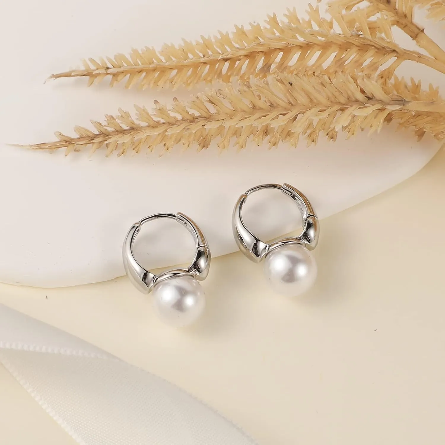 Gold Hoop Earrings for Women Pearl Earrings Lightweight Teardrop Hoop Earrings Paperclip Drop Dangle Earrings 14K Gold Plated Large Oval Pull Huggie Hoop Earrings Simple Everyday Jewelry Gifts