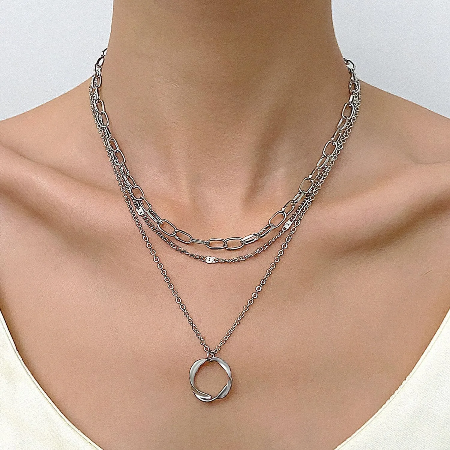 Layered Necklaces for Women Geometric Circle Pendant Necklace Layered Pendant Neckalce Stackable Chain Choker Necklaces Birthday Jewelry Gifts for Women