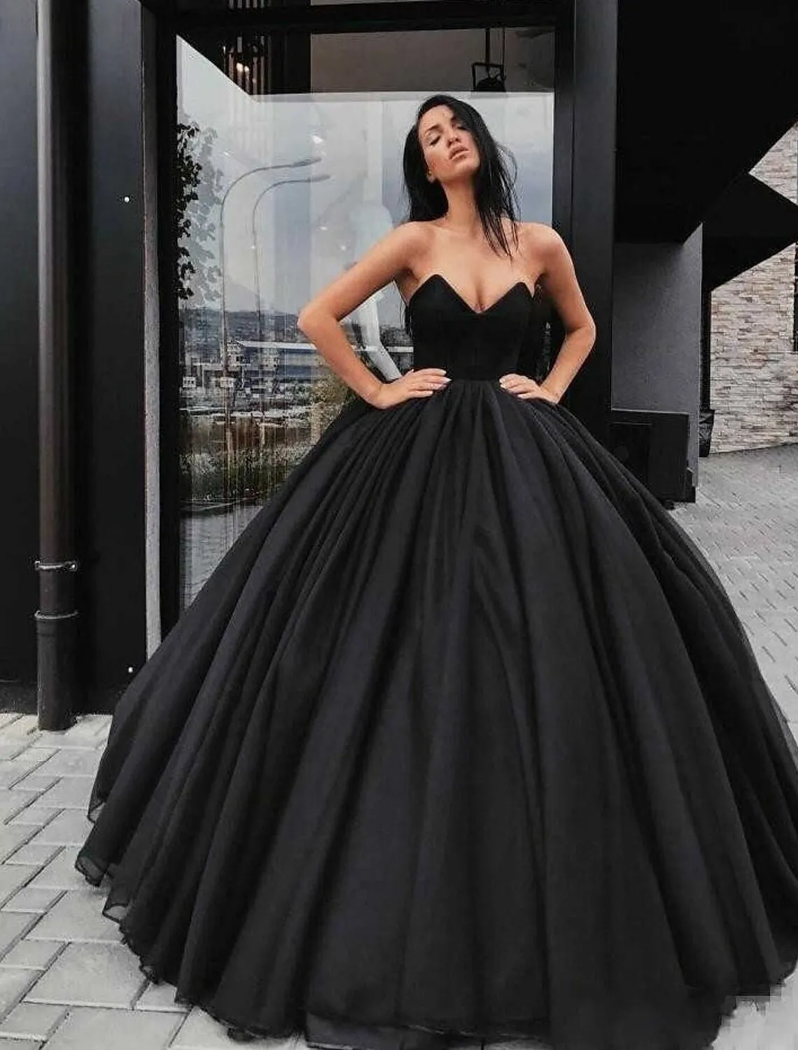 Luolandi Black Wedding Dresses Formal Ball Gown Sweetheart Strapless Floor Length Satin Engagement Gothic Fall Halloween Bridal Gowns