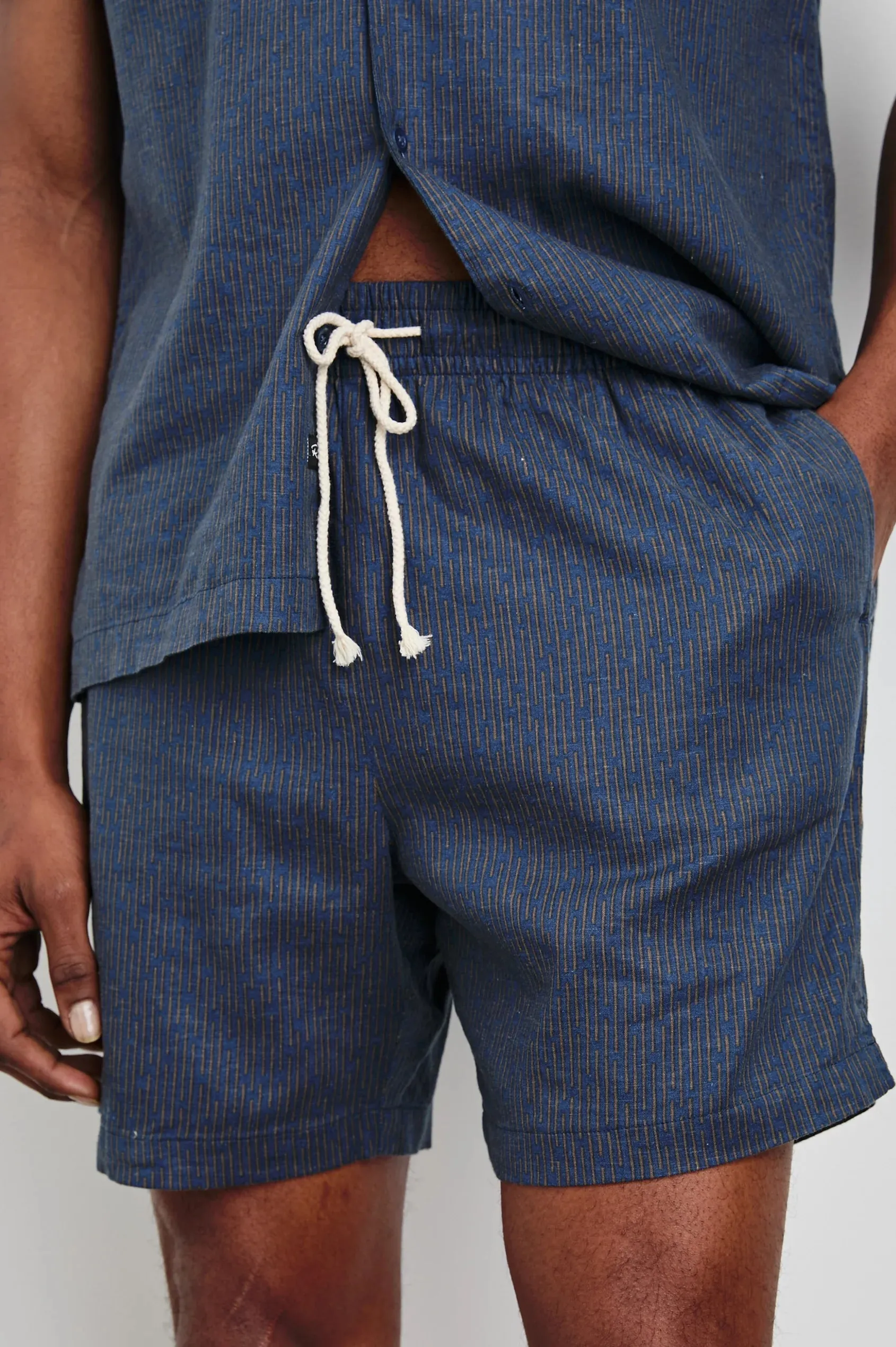 Navy Cedar Vertical Aries