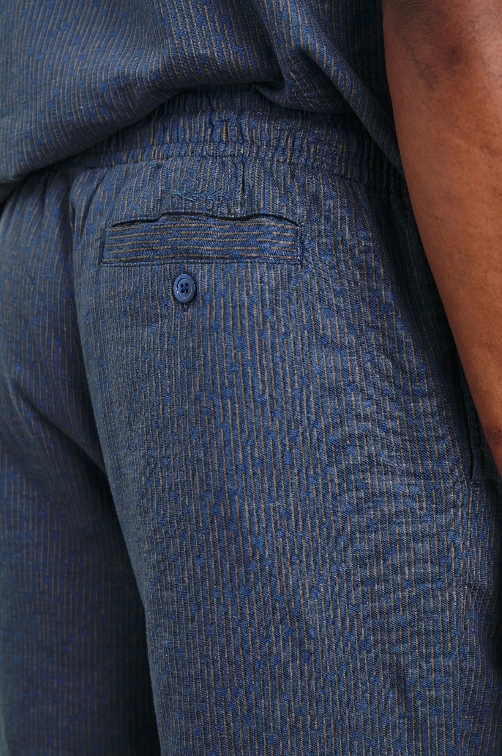 Navy Cedar Vertical Aries