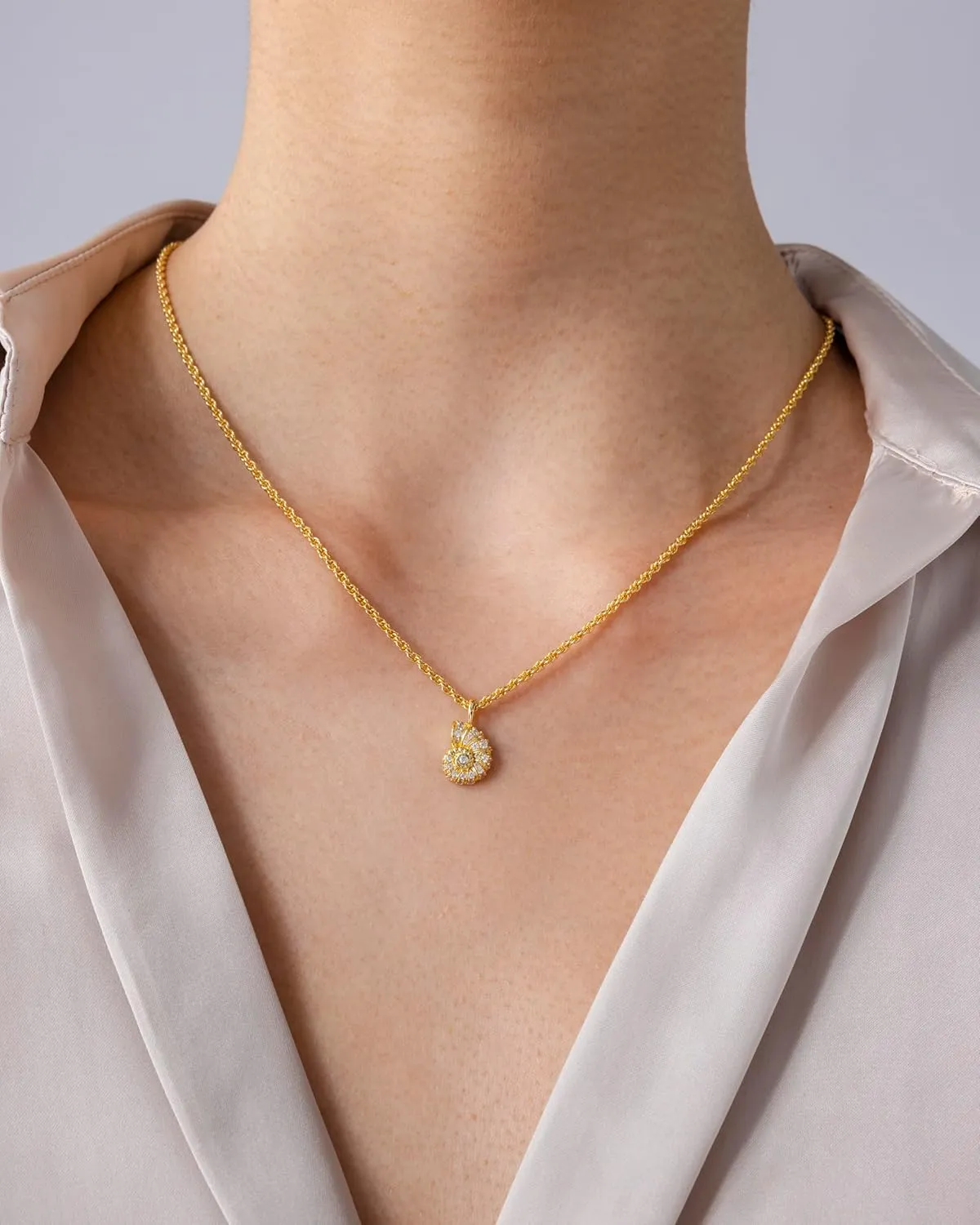 PAVOI 14K Gold Plated Dainty Statement Pendant Necklaces for Women - Hammered Circle Beachy Summer Conch Seashell Pendants - Knit Tightened Rope Chain Necklace