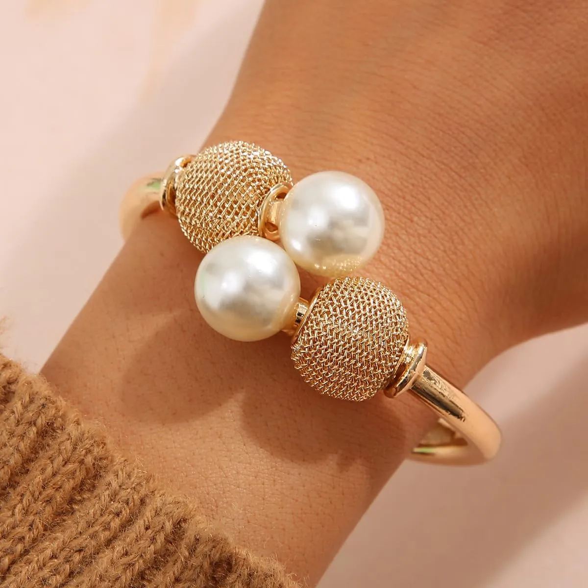 Pearl Bracelet for Women,Gold Cuff Pearl Bracelet Chunky Bangle Bracelets Simple Gold Plated Cuff Bangle Irregular Pearl Bracelet Trendy Personality Pearl Statement Jewelry