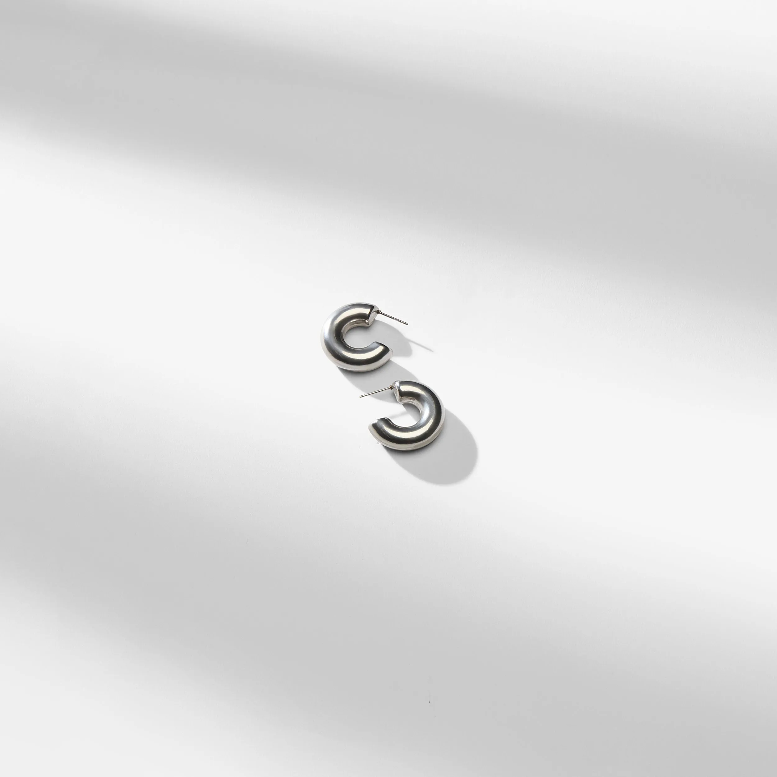 Sansa Earrings - Small :: Silver