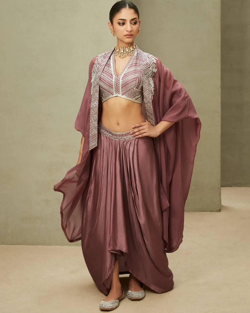 The New-India Cape Set