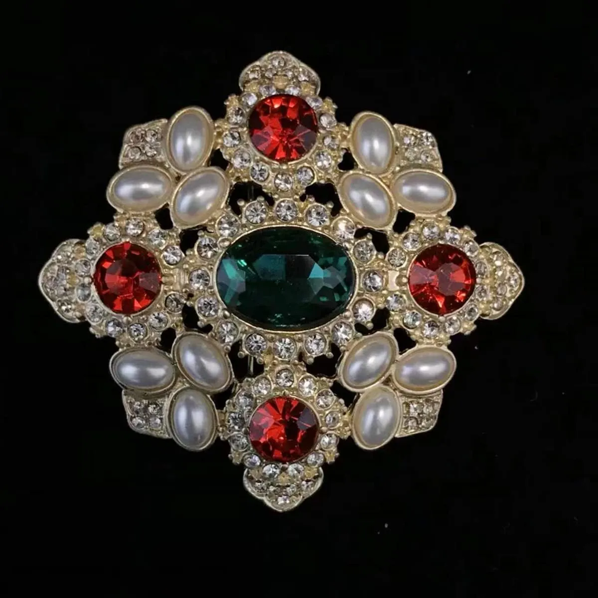 Vintage Antique Baroque pin Style Brooches Pin Red Green Shiny Cubic Zirconia Brooch Pin Scarf Holders for Women