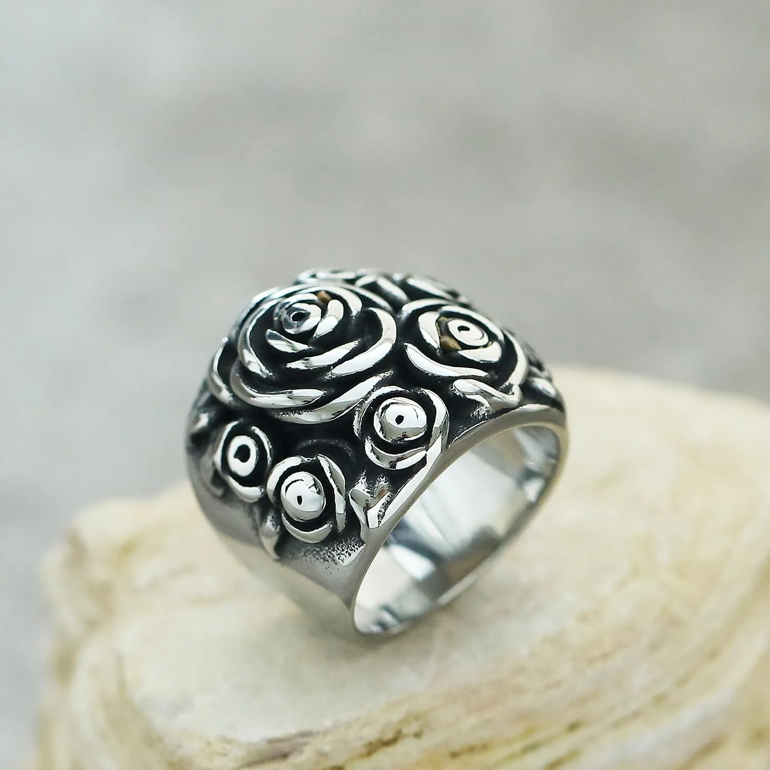 Vintage Stainless Steel Rose Flower Three-dimensional Flower Cluster Antique Style Statement Promise Anniversary Wedding Rings for Women