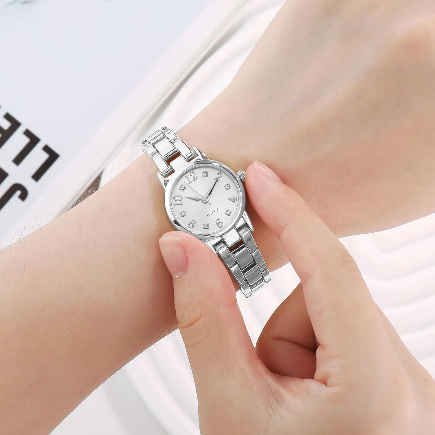 Women's Quartz Wrist Watch Exquisite Ladies Watches Alloy Strap Daily Waterproof